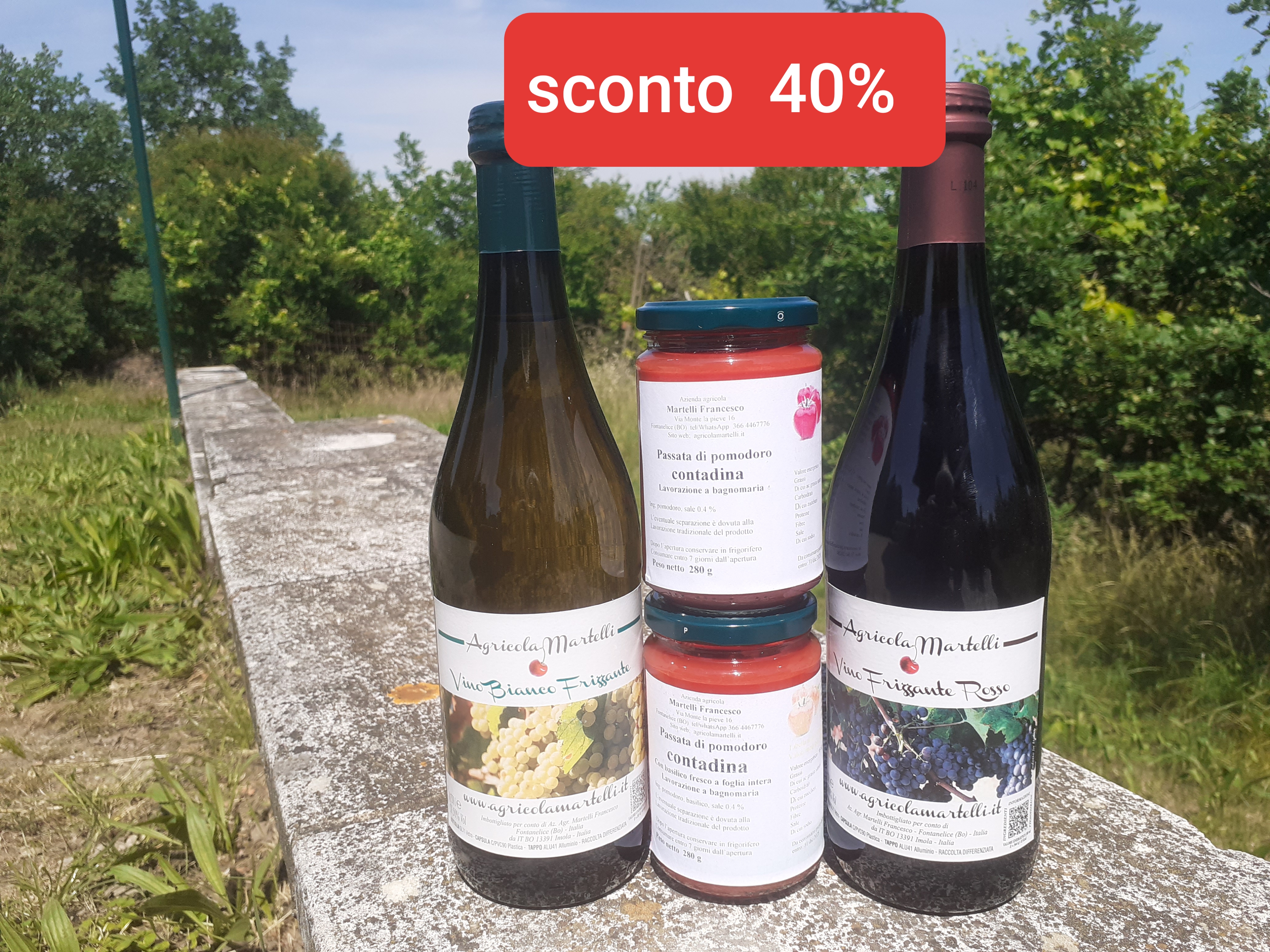 n 1 bott vino bianco frizzante+ n 1 bott vino rosso frizzante + n 1 passata (280 g) + 1 passata (280 g) con basilico